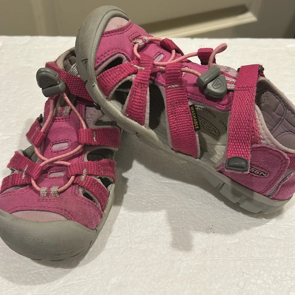 Keen Newport H2 WaterResistant washable Outdoor hiking Sandal Shoe size 12 pink